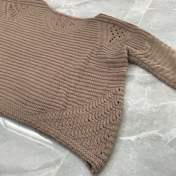 Women's Miracle City Long Sleeve Sweater Medium - Picture 9 of 13